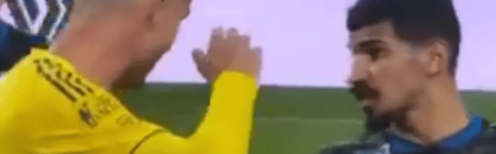 华体会体育-C罗对纠缠不休的布赖代后卫举手警告：别碰我了