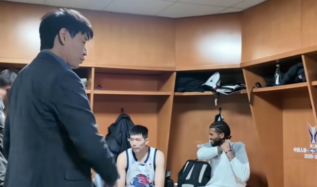 HuaTiHui-淘汰浙江更衣室！邱彪体恤外援，总结变认哥现场，与全队打成一片